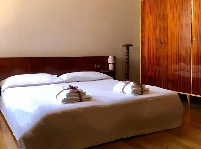 Апартаменты Casa Rocca Castro (Lombardy)