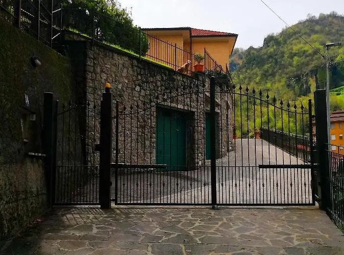 Casa Rocca * Castro (Lombardy)