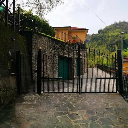 Casa Rocca * Castro (Lombardy)